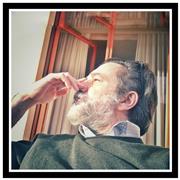 laureato in lettere e filosofia impartisce lezioni di materie letterarie ad alunni di scuole medie e superiori e preparazione ad e